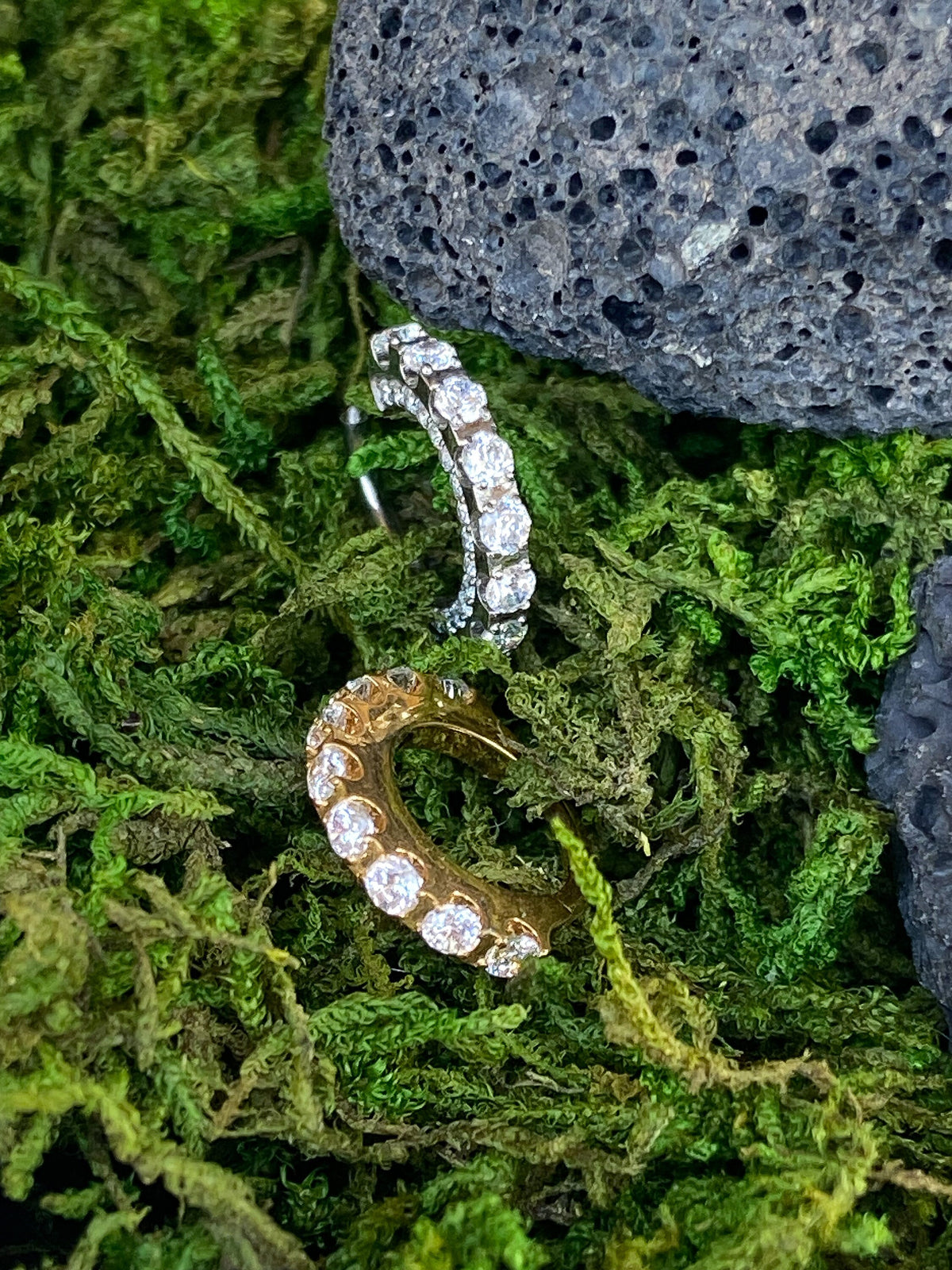 1 Piece Brilliant CNC Front & Outer CZ Gems Hinged Segment Septum Ring - 16g - 10mm - Gold and Silver Available!