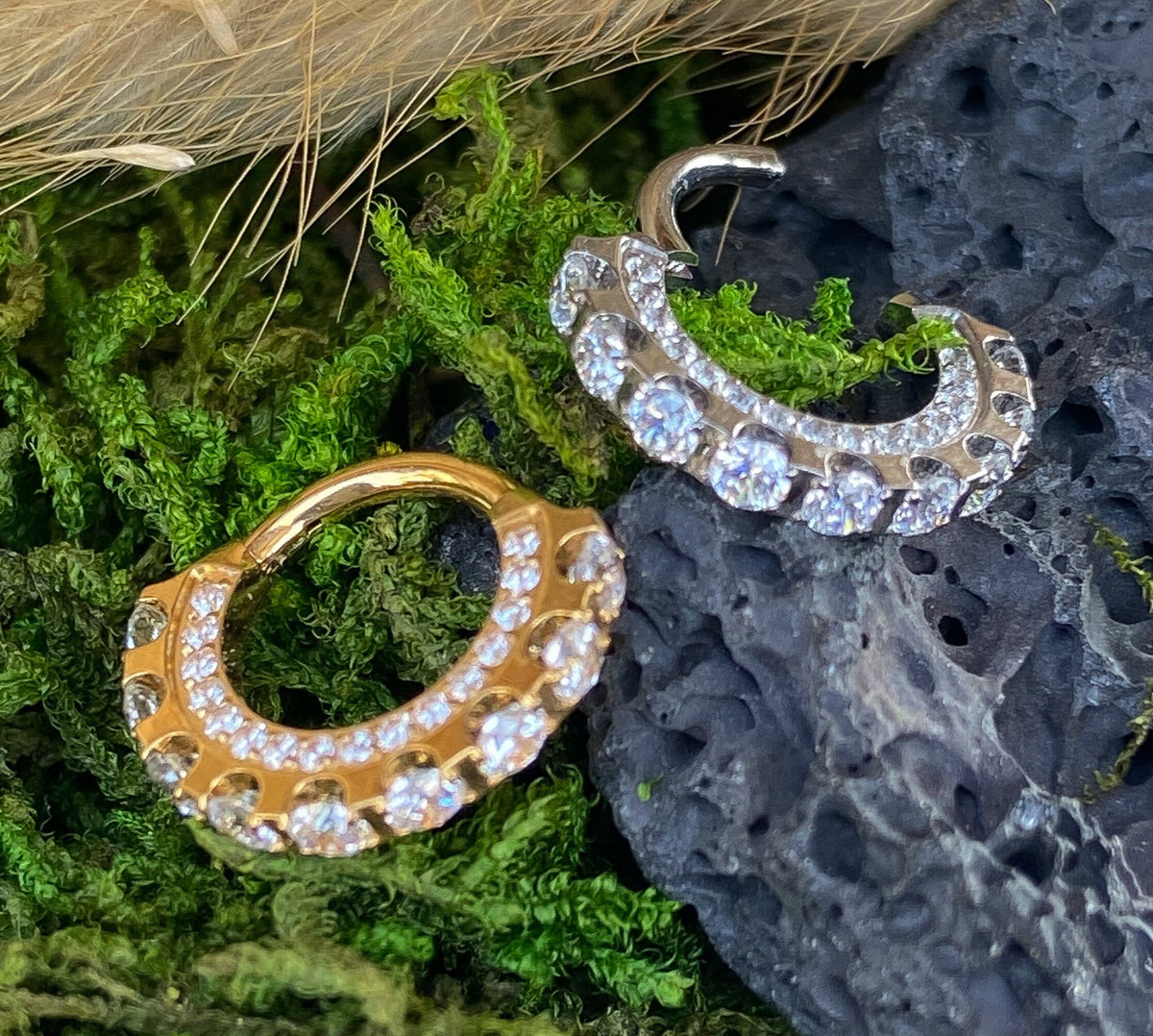 1 Piece Brilliant CNC Front & Outer CZ Gems Hinged Segment Septum Ring - 16g - 10mm - Gold and Silver Available!