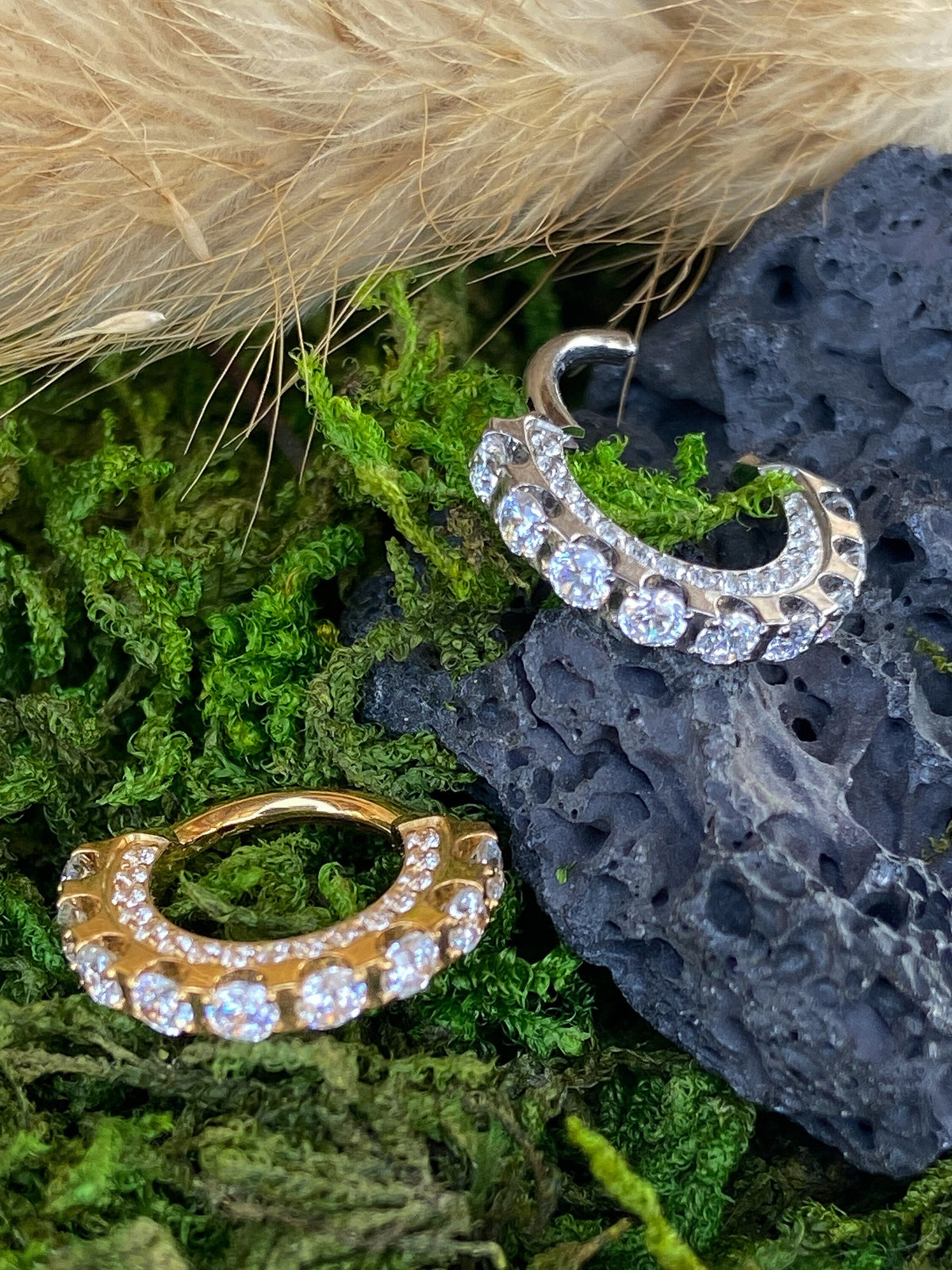 1 Piece Brilliant CNC Front & Outer CZ Gems Hinged Segment Septum Ring - 16g - 10mm - Gold and Silver Available!