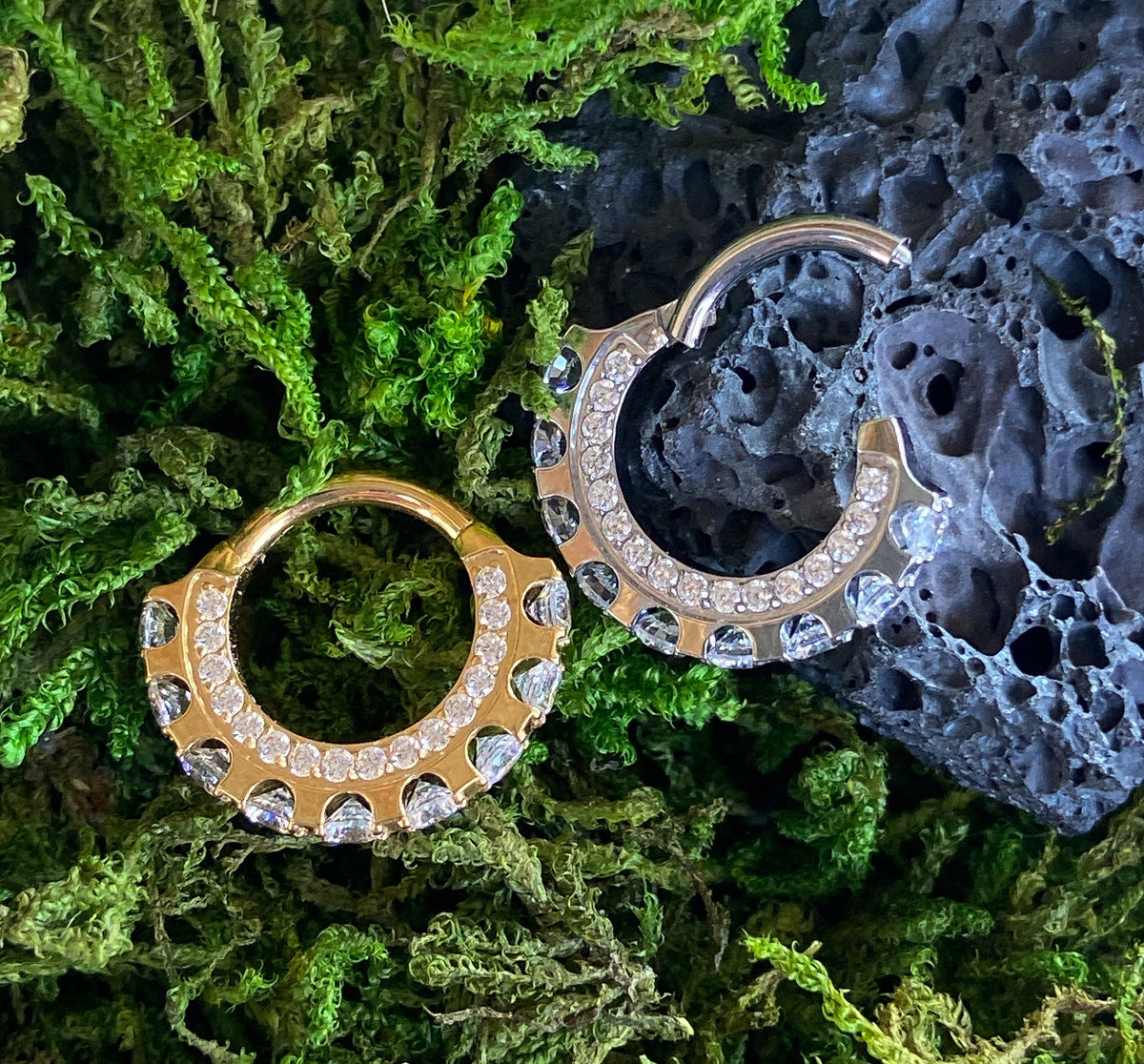 1 Piece Brilliant CNC Front & Outer CZ Gems Hinged Segment Septum Ring - 16g - 10mm - Gold and Silver Available!