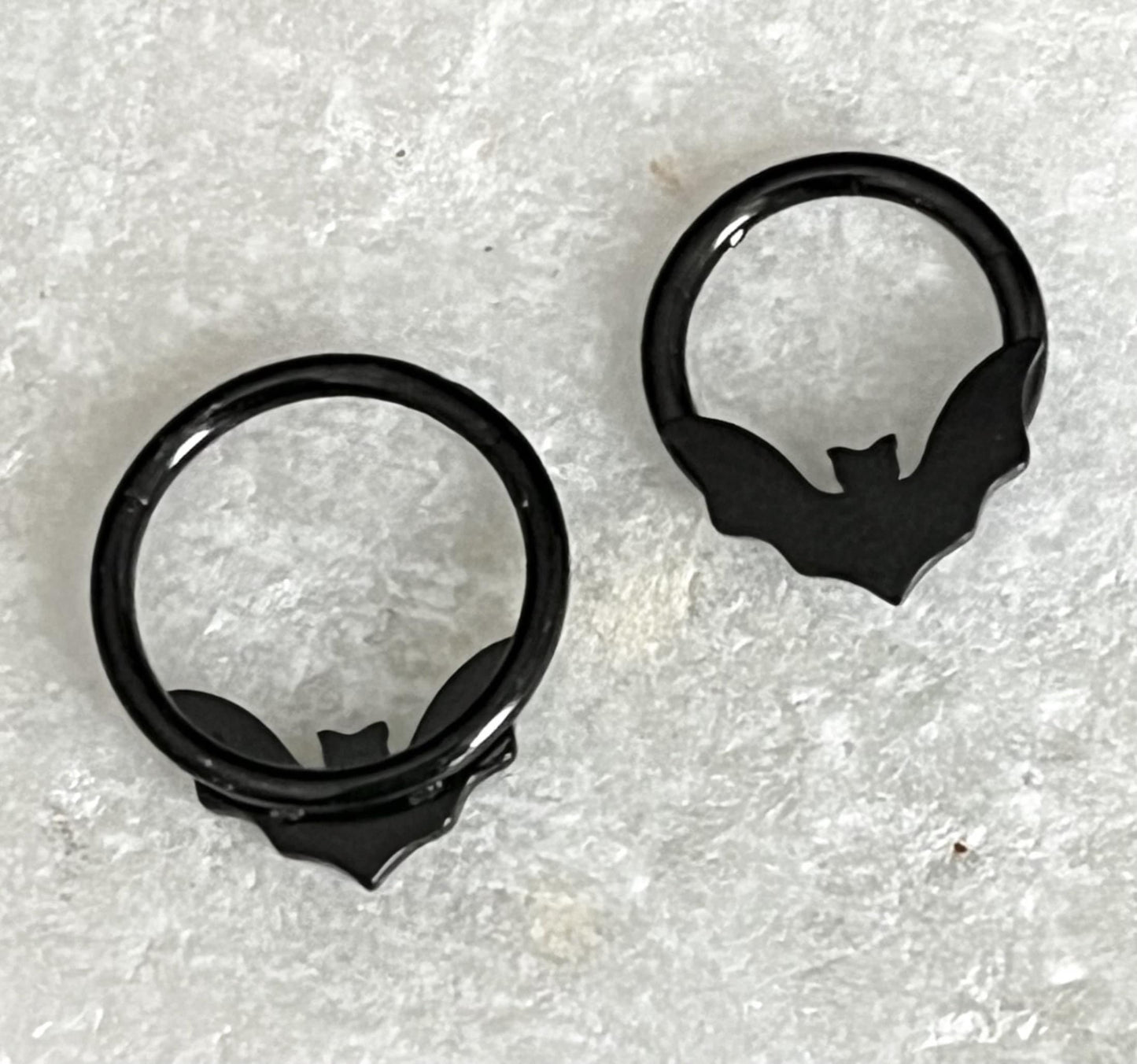 1 Piece Stunning Flying Bat Hinged Segment Ring - 16g - 8mm or 10mm Internal Diameter - Black, Silver & Gold Available!