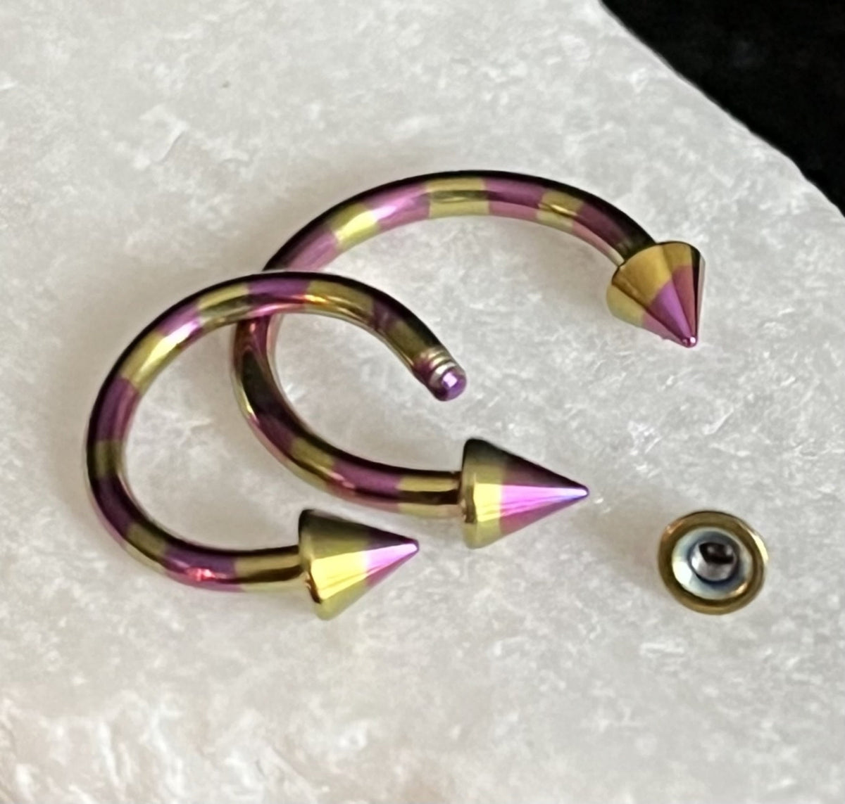 1 Piece Stunning Striped Spiked Steel Circular Barbell Horseshoe Ring - 16g - Internal Diameter 8mm, 10mm - Available in Many Colors!