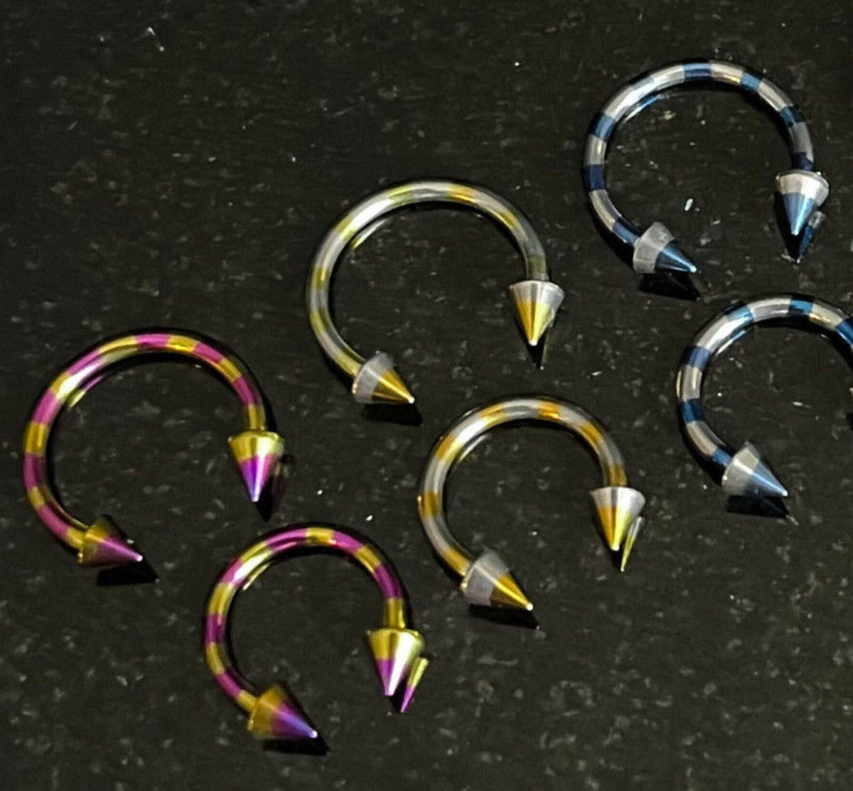 1 Piece Stunning Striped Spiked Steel Circular Barbell Horseshoe Ring - 16g - Internal Diameter 8mm, 10mm - Available in Many Colors!