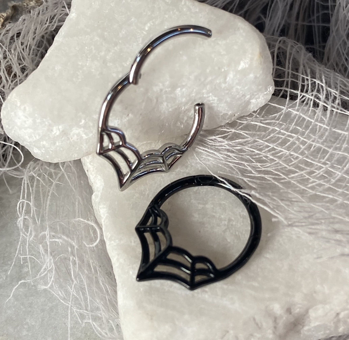 1 Piece Unusual Spider Web Design Hinged Segment Ring- 16g - 10mm - Silver and Black Available!