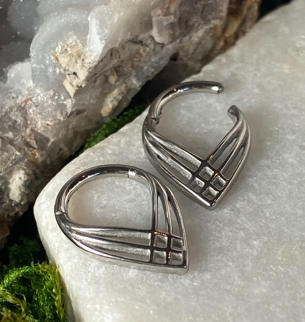 1 Piece Elegant Weave Design Hinged Segment Ring - 16g , 10mm - Black, Gold, Rose Gold and Silver Available!