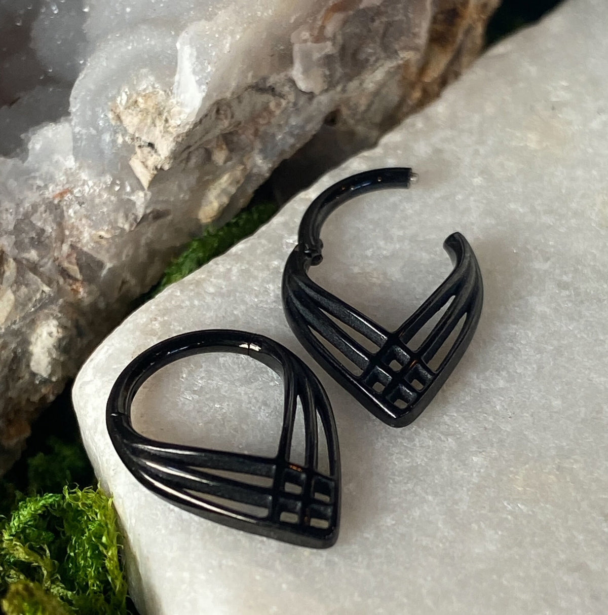 1 Piece Elegant Weave Design Hinged Segment Ring - 16g , 10mm - Black, Gold, Rose Gold and Silver Available!