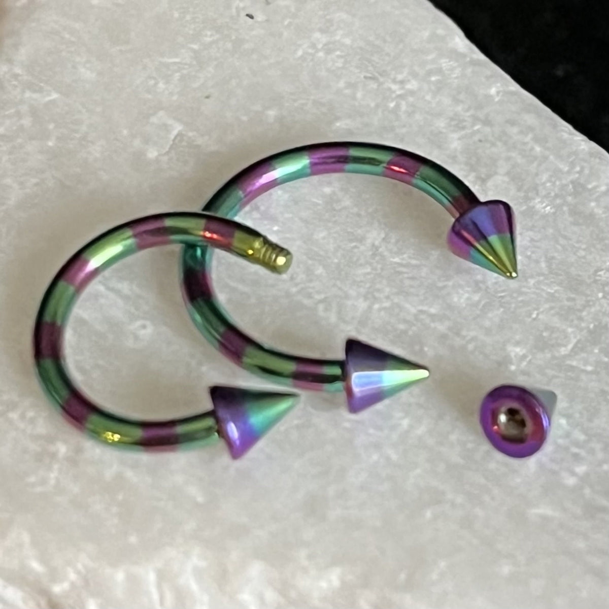 1 Piece Stunning Striped Spiked Steel Circular Barbell Horseshoe Ring - 16g - Internal Diameter 8mm, 10mm - Available in Many Colors!