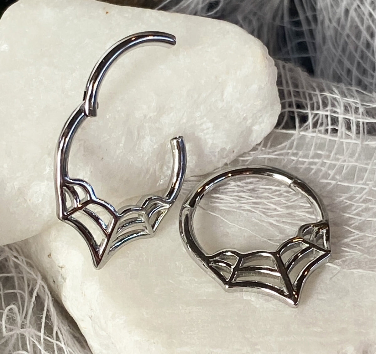 1 Piece Unusual Spider Web Design Hinged Segment Ring- 16g - 10mm - Silver and Black Available!