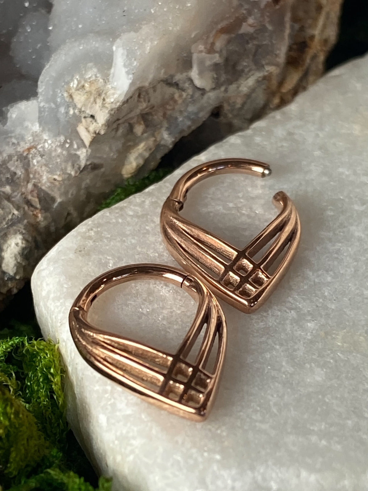 1 Piece Elegant Weave Design Hinged Segment Ring - 16g , 10mm - Black, Gold, Rose Gold and Silver Available!