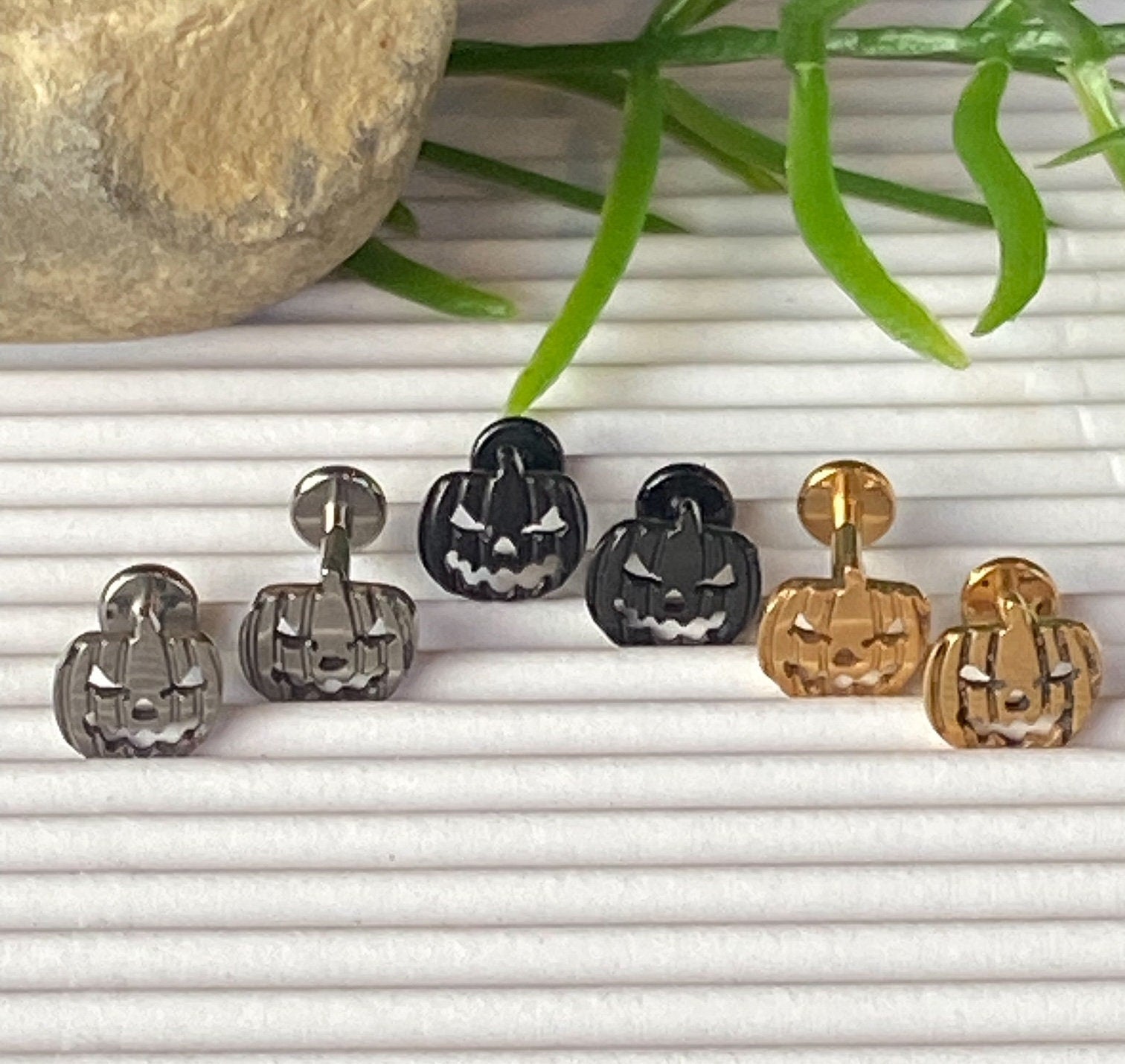 1 Piece Unique Implant Grade Titanium Jack-O-Lantern Labret Cartilage Stud Ring -16g - 6mm or 8mm - Gold, Black & Silver Available!