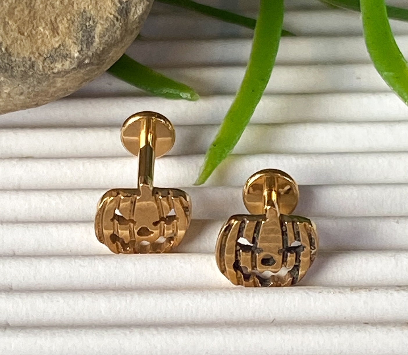 1 Piece Unique Implant Grade Titanium Jack-O-Lantern Labret Cartilage Stud Ring -16g - 6mm or 8mm - Gold, Black & Silver Available!