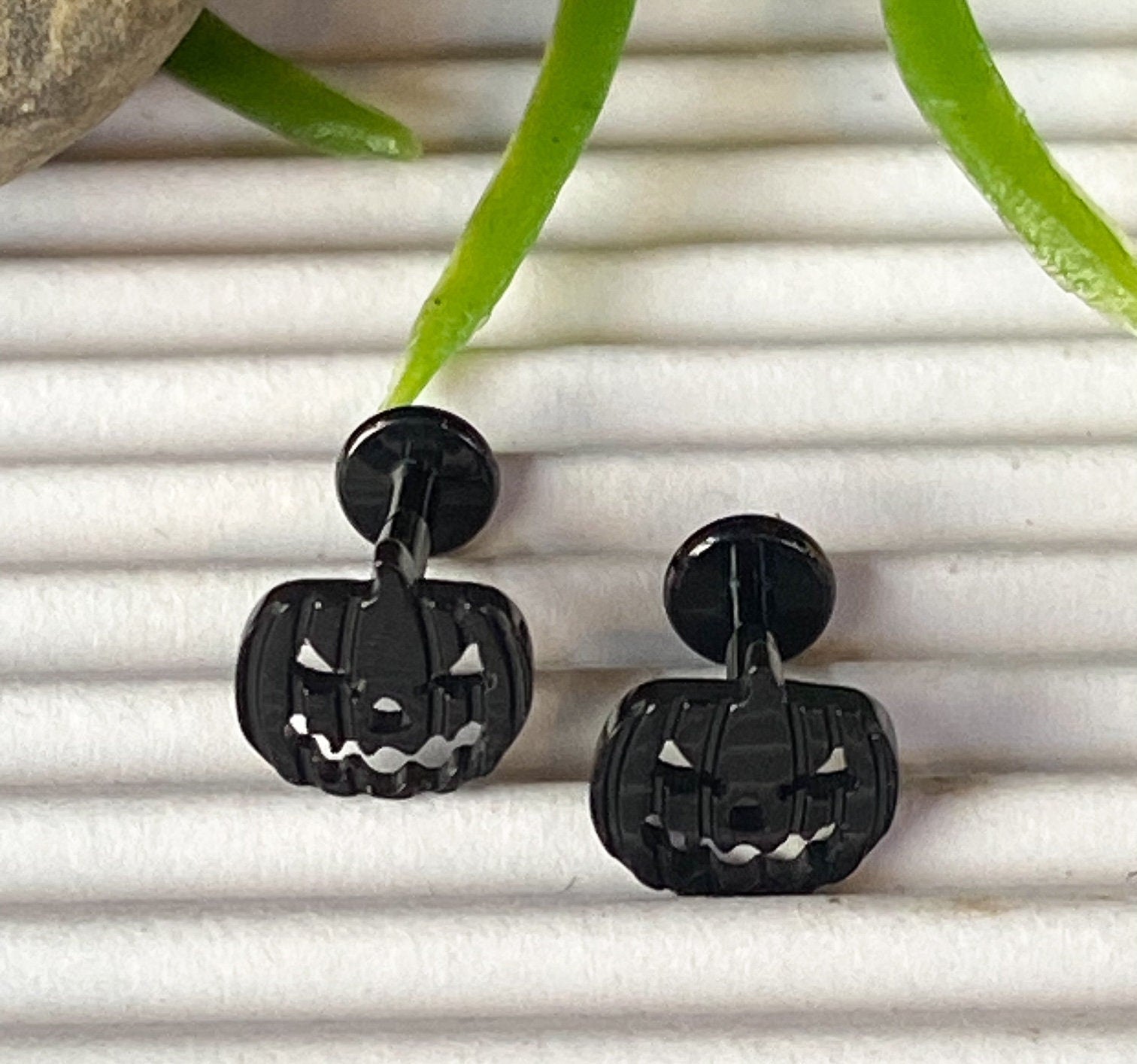 1 Piece Unique Implant Grade Titanium Jack-O-Lantern Labret Cartilage Stud Ring -16g - 6mm or 8mm - Gold, Black & Silver Available!